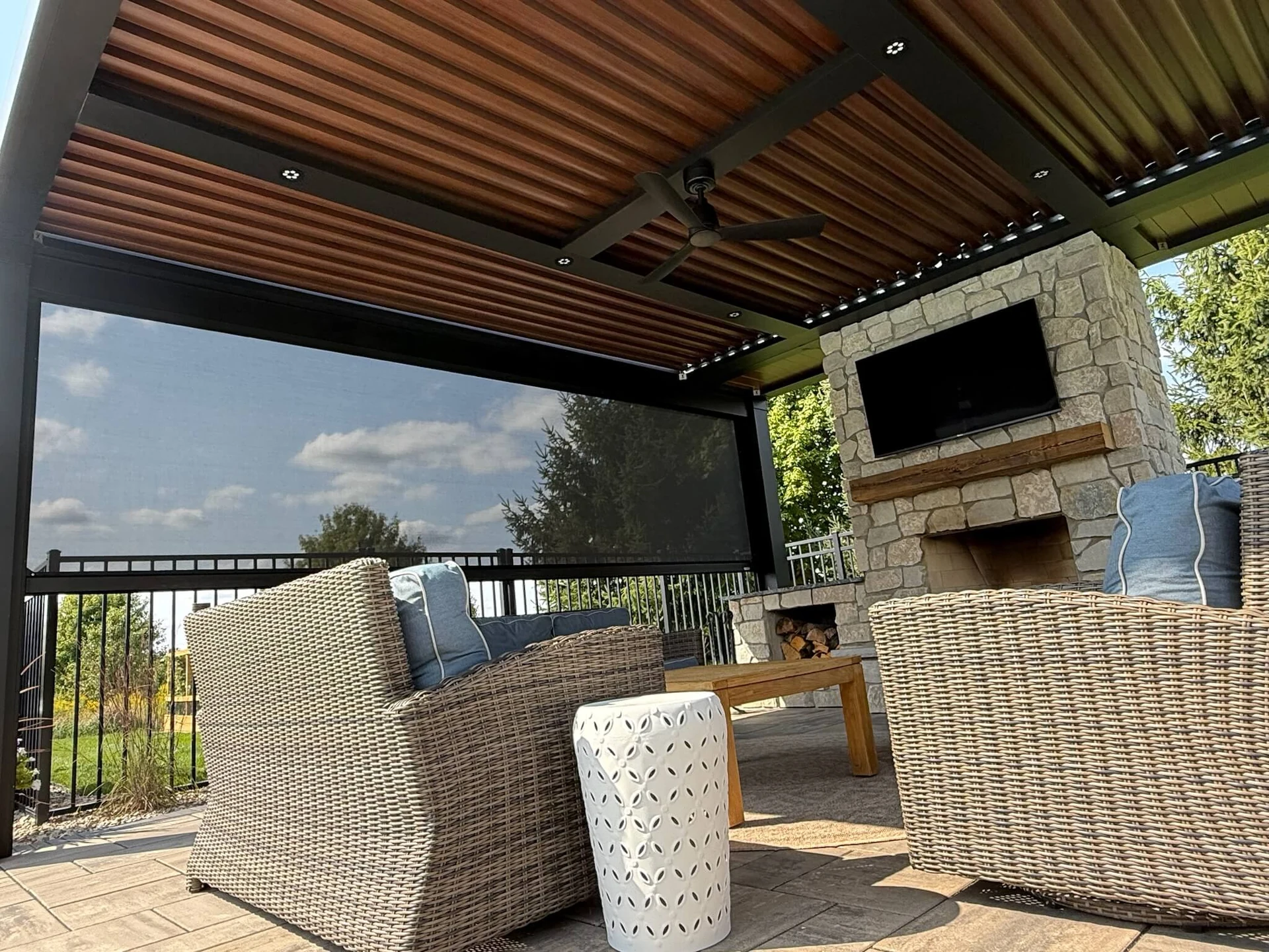Sk stx poolside beecham luxe